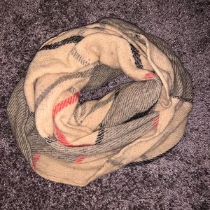 Plaid circle scarf